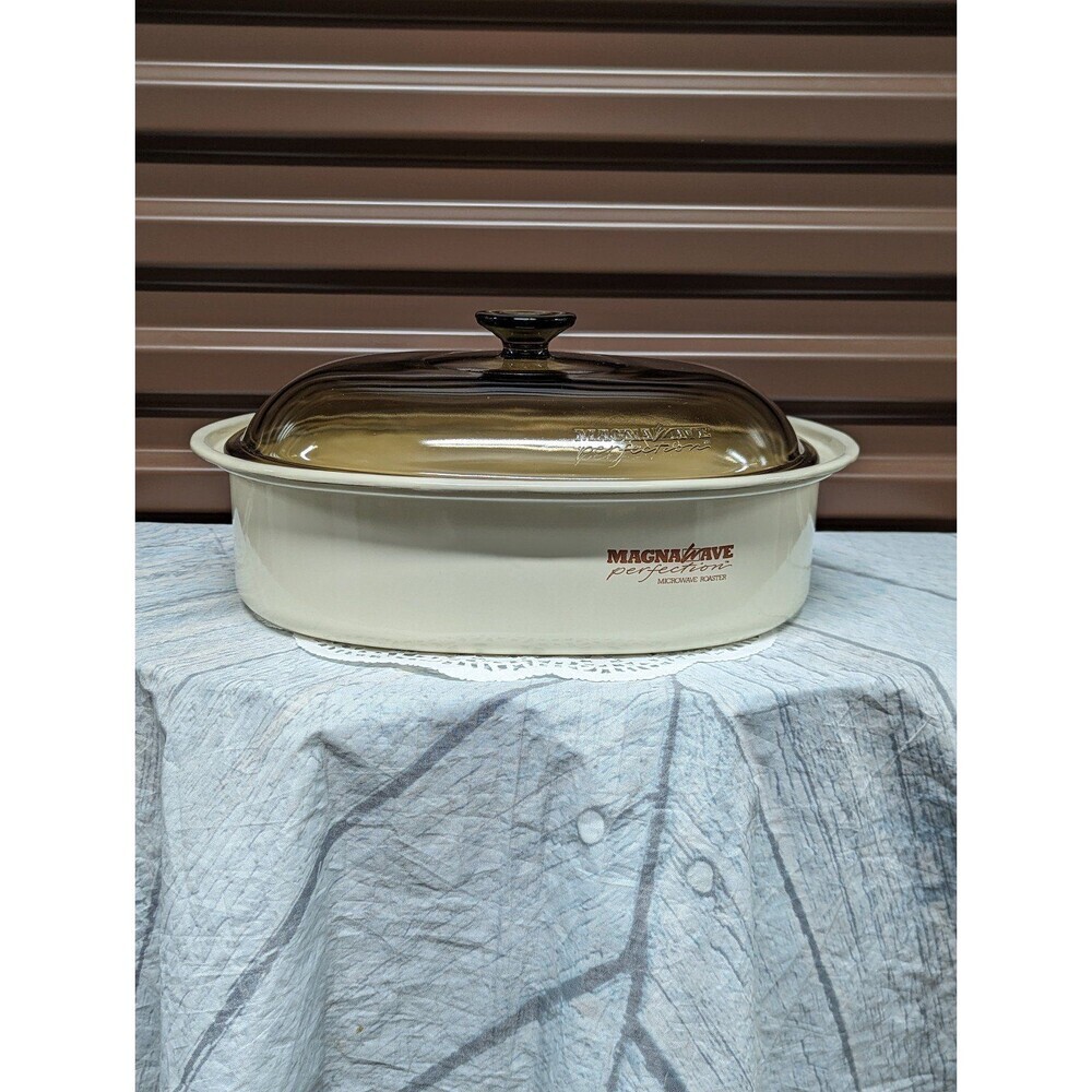 Vintage Magnawave Perfection Microwave Roaster‎ Pan with Lid and original manual